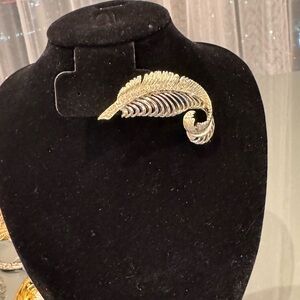 Vintage Elegant Gold and Silver Feather Brooch